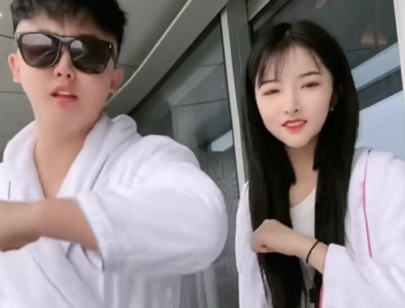 网红|四川第一网红求婚状况频发，小仙女表姐不同意，前女友哭着要复合