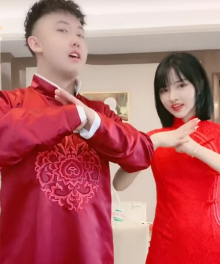 网红|四川第一网红求婚状况频发，小仙女表姐不同意，前女友哭着要复合