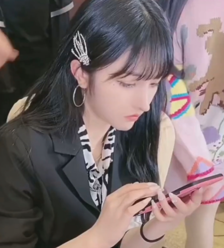 网红|四川第一网红求婚状况频发，小仙女表姐不同意，前女友哭着要复合