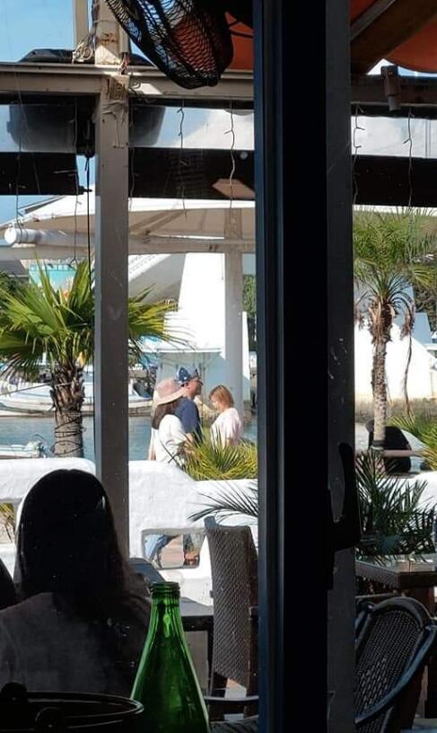 小海豚|林心如连晒三张与霍建华恩爱合照放闪，女儿小海豚带钻石手链出镜