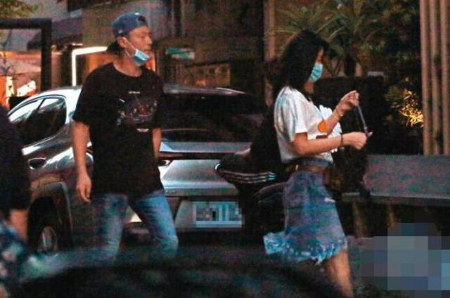 小海豚|林心如连晒三张与霍建华恩爱合照放闪，女儿小海豚带钻石手链出镜