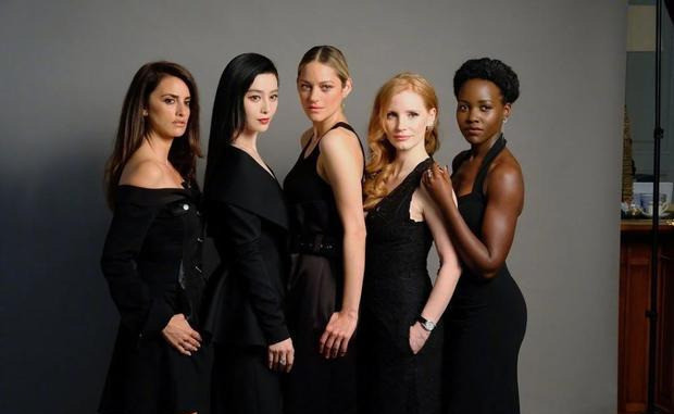 范冰冰|范冰冰复出之路再添阻碍！新作首款海报曝光，却因内含国旗惹争议