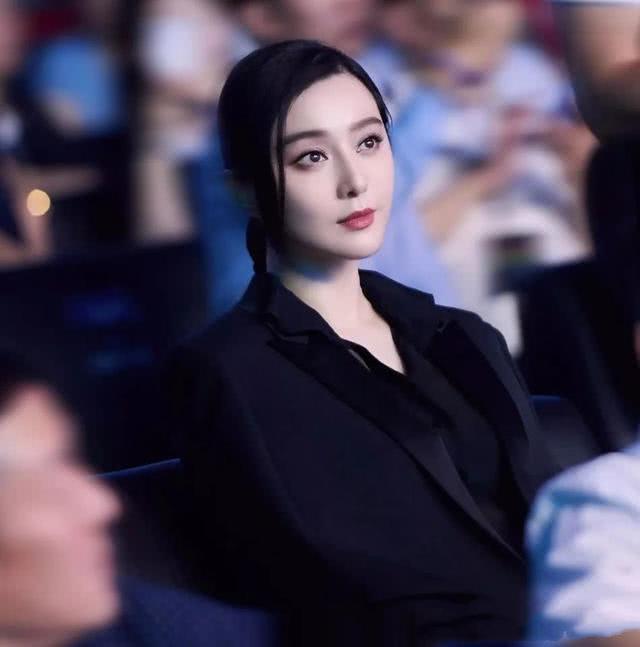 范冰冰|范冰冰复出之路再添阻碍！新作首款海报曝光，却因内含国旗惹争议