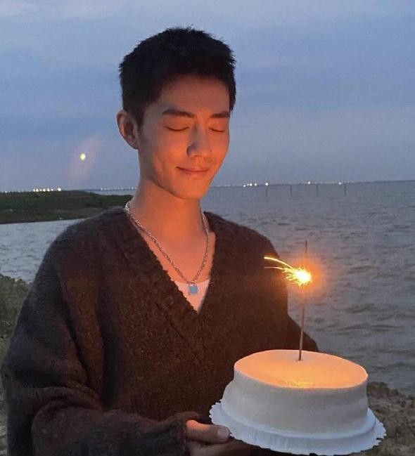 肖战|肖战粉丝又惹事？庆生惹全网暴骂：他到底是被黑，还是活该？