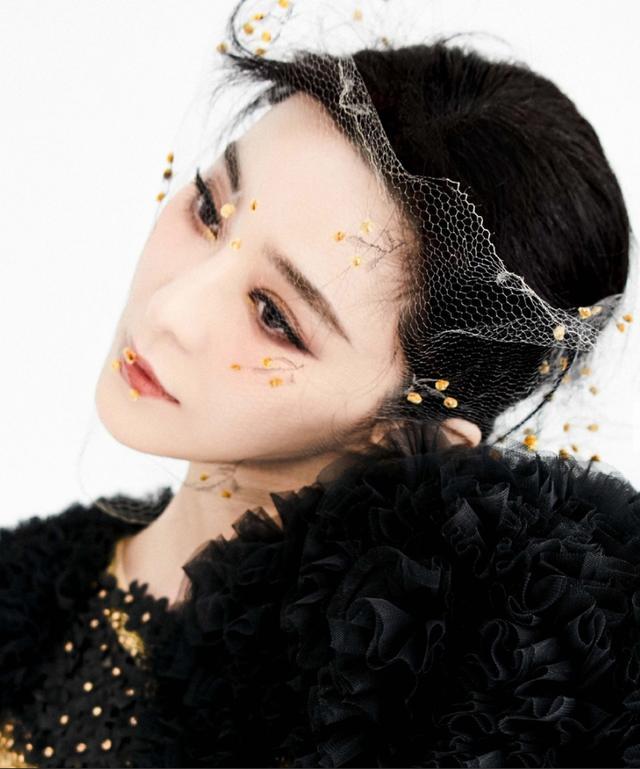 范冰冰|范冰冰官宣《355》上线，沉寂两年终复苏，复出之路稳扎稳打