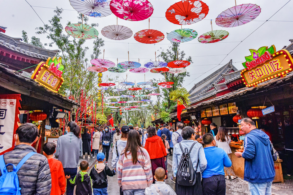 西安宋城演藝王國,位於西安市滻灞生態區世博園得寶門,是一個集演藝