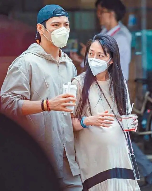 郭碧婷|向太点赞郭碧婷产女喜讯，疑默认送豪宅犒赏儿媳，深夜3点忙照顾孙女