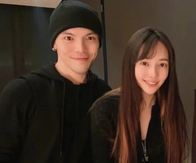 郭碧婷|向太点赞郭碧婷产女喜讯，疑默认送豪宅犒赏儿媳，深夜3点忙照顾孙女