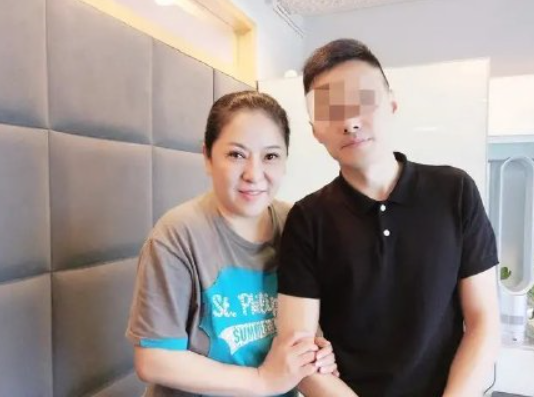 郭碧婷|向太点赞郭碧婷产女喜讯，疑默认送豪宅犒赏儿媳，深夜3点忙照顾孙女