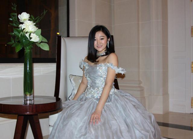 任正非|李嫣闺蜜罕晒合照，任正非小女儿竟稳站C位，豪门二代果真是个圈