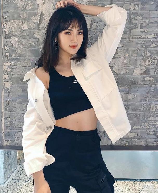 任正非|李嫣闺蜜罕晒合照，任正非小女儿竟稳站C位，豪门二代果真是个圈