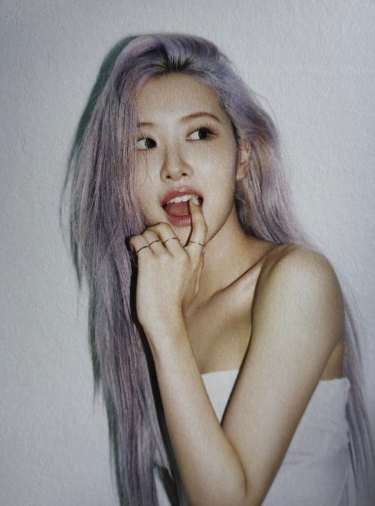 blackpink杂志内页,朴彩英变最辣小玫瑰,jennie高马尾回归