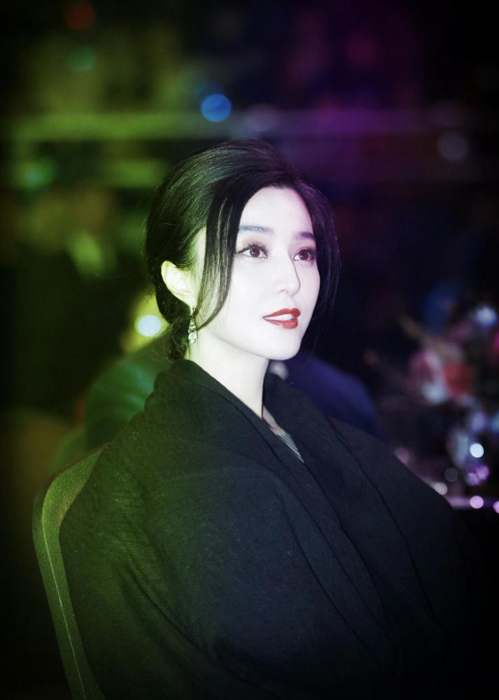 冯小刚|冯小刚名誉案胜诉，被罚20亿是假的，“冯裤子”不算侮辱人格