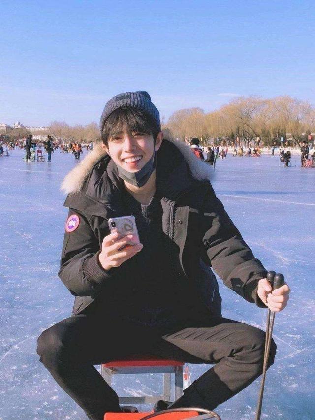 肖战|肖战最新写真太油腻了吧！生日买热搜，怪不得被这么多人喷