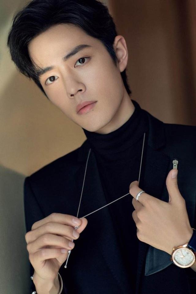 肖战|肖战最新写真太油腻了吧！生日买热搜，怪不得被这么多人喷