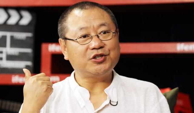 范伟|58岁范伟拍戏连淋四天雨，喜剧人到影帝，转型的他依旧很牛