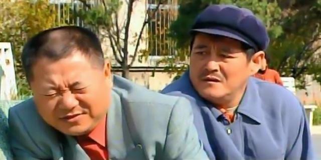 范伟|58岁范伟拍戏连淋四天雨，喜剧人到影帝，转型的他依旧很牛