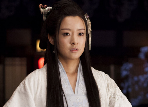 《半是蜜糖半是伤》还在热播,杜磊新剧定档将播,女主妩媚温柔
