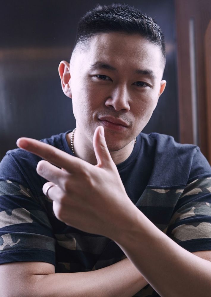 中国有嘻哈|《中国有嘻哈》28岁歌手法老疑与17岁女高中生恋爱，女方还是个小富婆