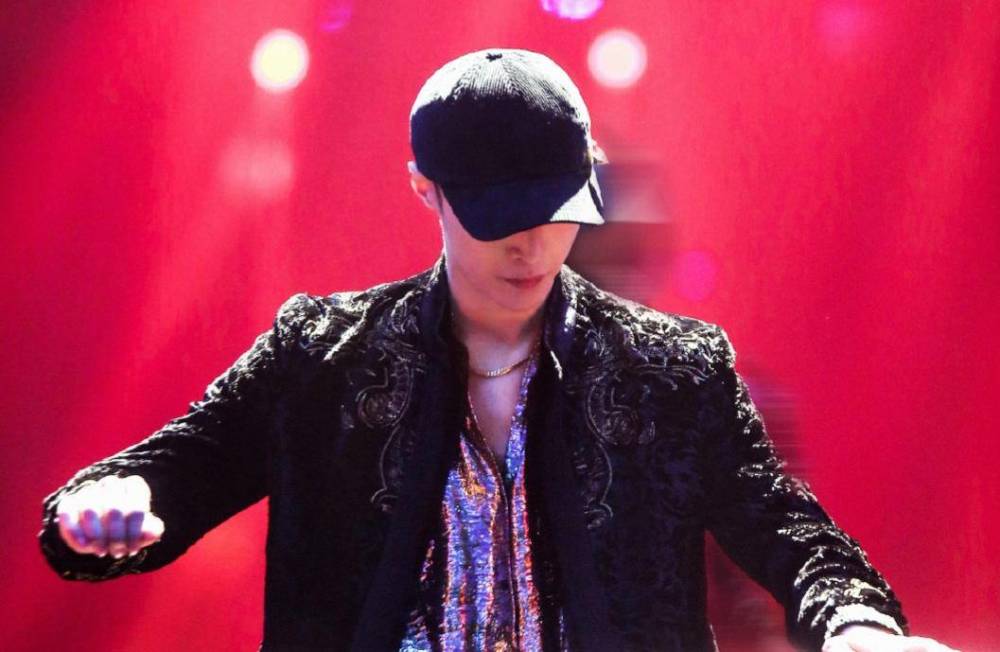 肖战|明星工作室有多重要？肖战公关混乱，张艺兴工作室文案有水平