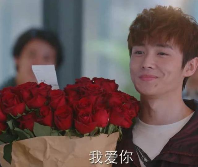 亲爱的自己|《亲爱的自己》李思雨陈一鸣分手交恶，刘诗诗朱一龙粉丝打口水战