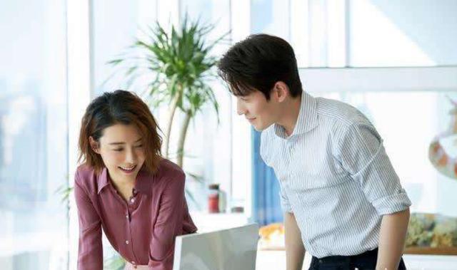 亲爱的自己|《亲爱的自己》李思雨陈一鸣分手交恶，刘诗诗朱一龙粉丝打口水战