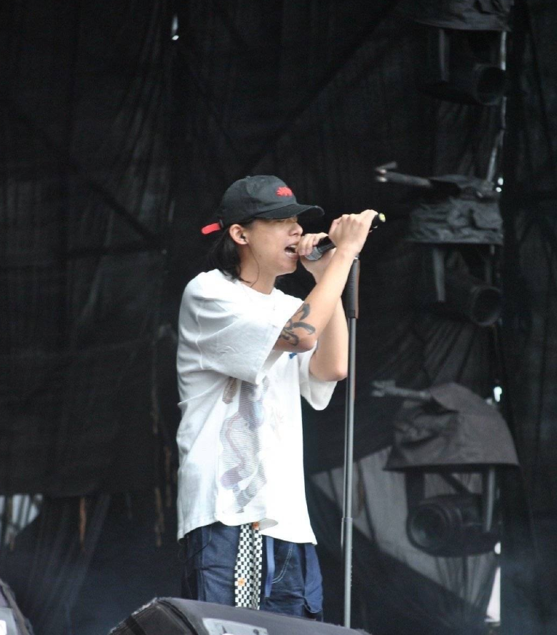 网曝法老谈恋爱了女方是17岁的女高中生兼上海市富婆