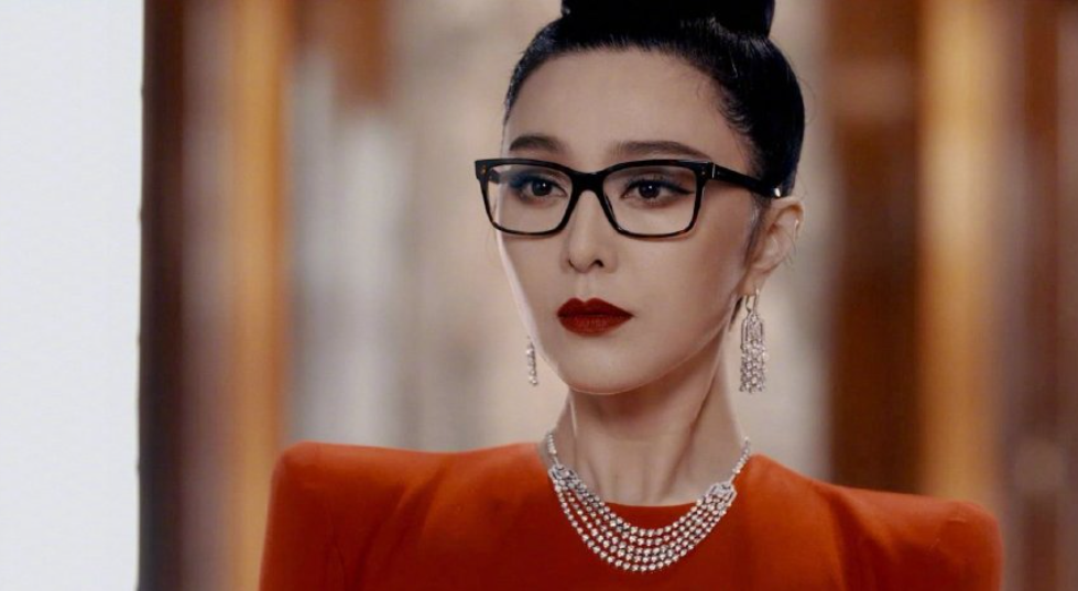 范冰冰|全面复出？范冰冰新片预告曝光，一身红衣气场十足像是时装周走秀