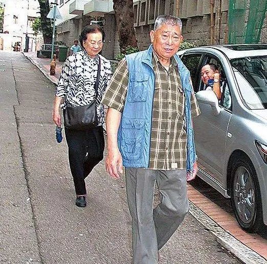 刘德华|刘德华父亲也是隐形富豪，豪掷3300万香港首购房，节省978万元