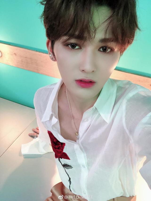 朱正廷做客央视状态饱满气质斐然娘炮艺人形象已是过去