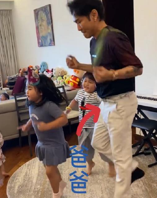 杜德伟|58岁杜德伟为儿子庆生，老来得子太幸福，娶小娇妻被嘲比岳母大