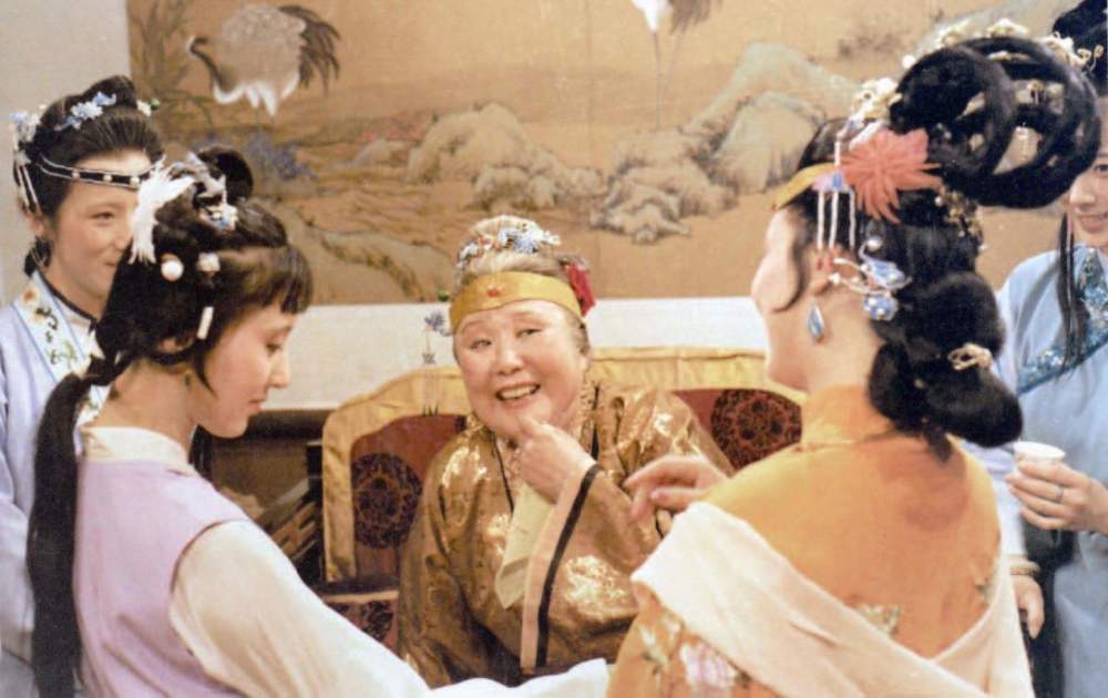 王熙凤|王熙凤很得贾母宠爱，为啥她被邢夫人欺负时，不找老太太撑腰？