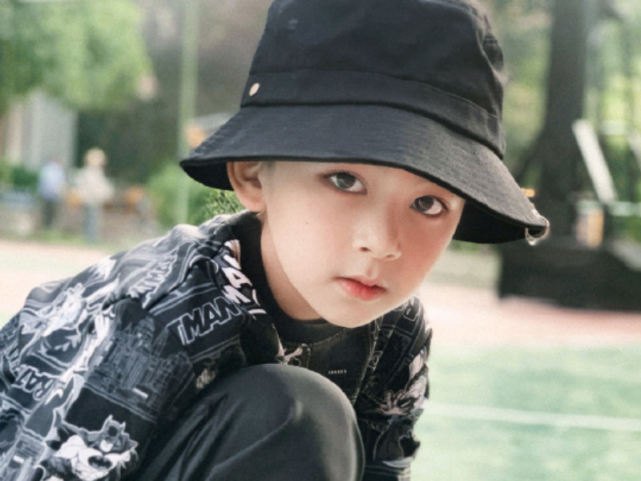 小凌霄才是整容式长大小时候软萌可爱如今与吴尊儿子神相似