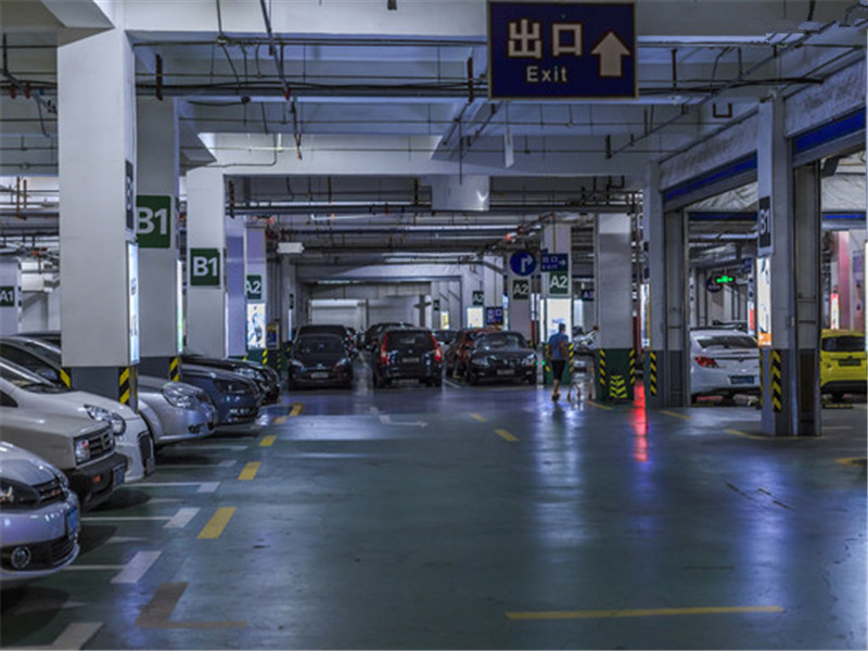 790万劳斯莱斯现身成都ifs,车主停车被拒,保安:你不是vip!