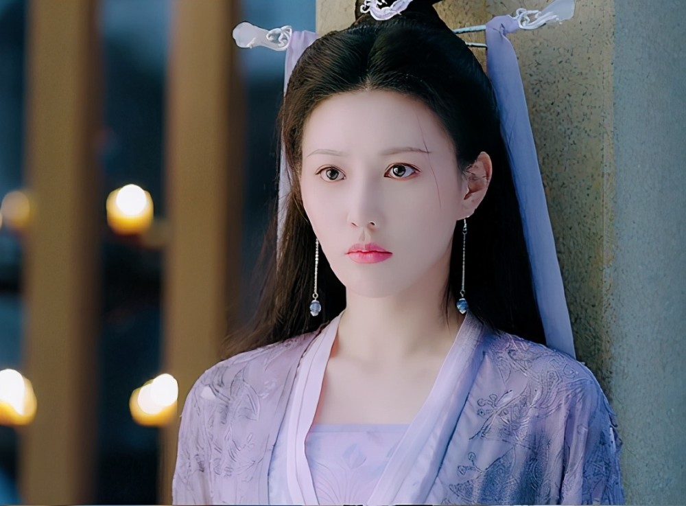通过紫狐一角,侯梦瑶也成功收获了一大批粉丝,还收获了自己的下一部剧