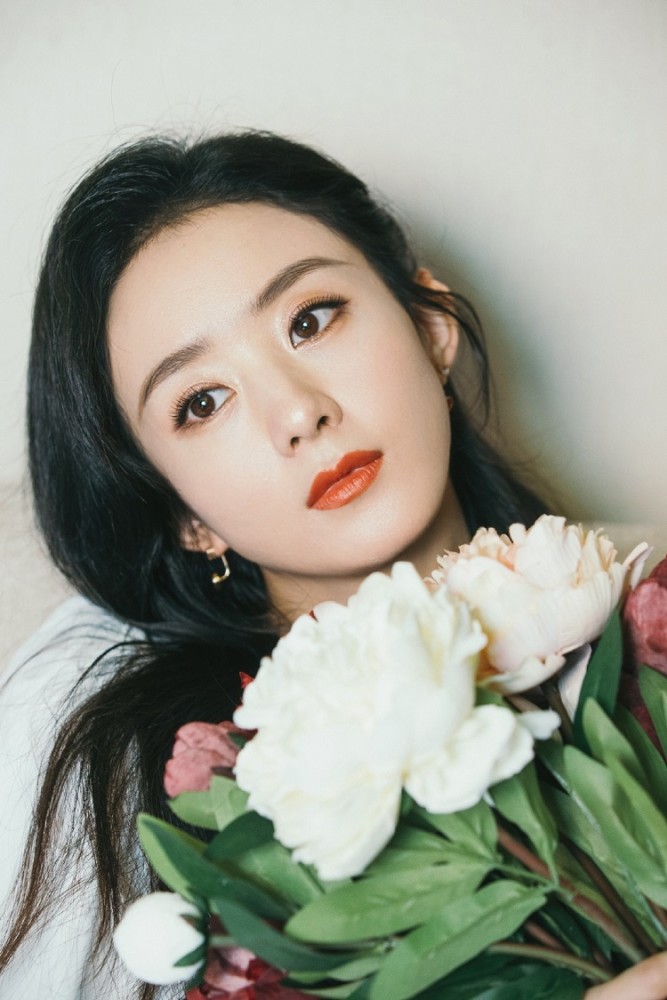 赵丽颖|赵丽颖在湖边拍大片，随手一截都是绝美大片，连头发丝都好美