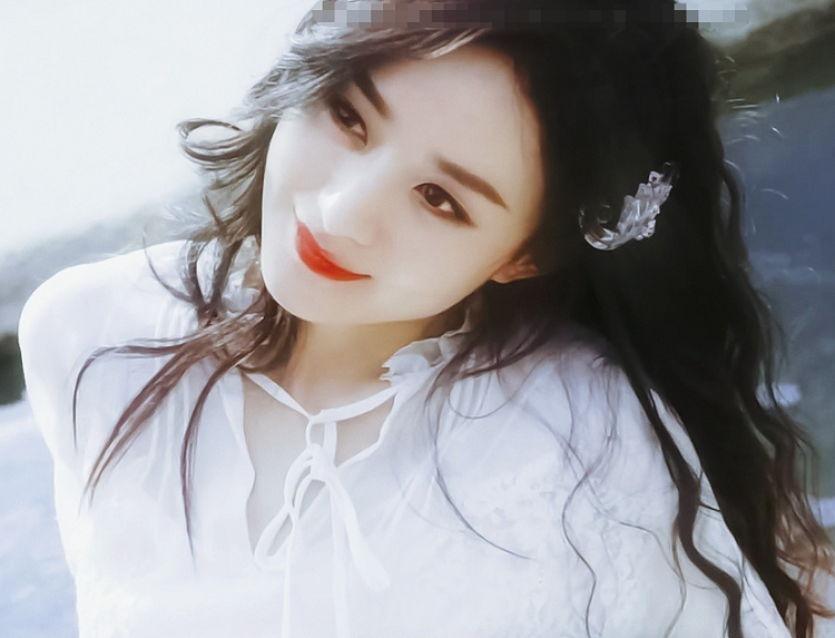 赵丽颖|赵丽颖在湖边拍大片，随手一截都是绝美大片，连头发丝都好美