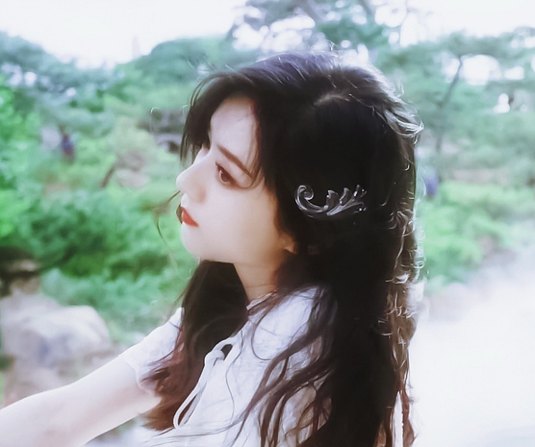 赵丽颖|赵丽颖在湖边拍大片，随手一截都是绝美大片，连头发丝都好美