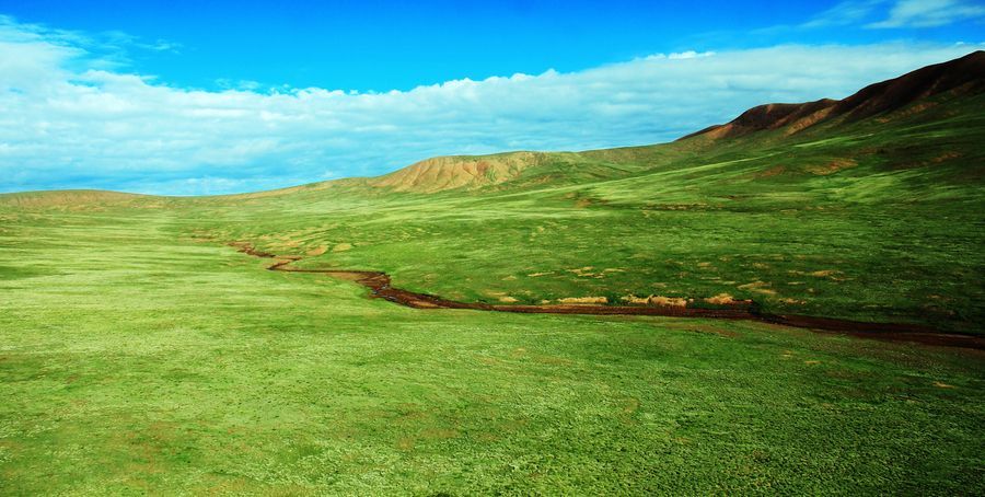 西藏贡嘎县森布日安置区居民搬离极高海拔迎来幸福生活