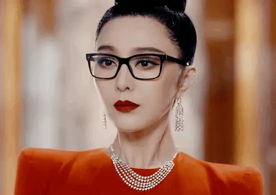 范冰冰|范冰冰复出频频受阻，好莱坞电影定档预告，却因为使用国旗宣传引争议