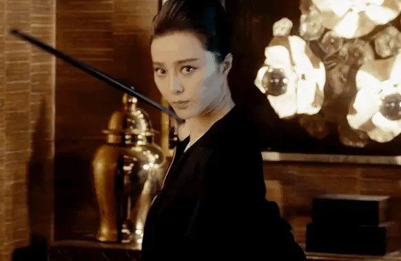 范冰冰|范冰冰复出频频受阻，好莱坞电影定档预告，却因为使用国旗宣传引争议