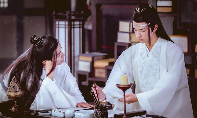 王一博|肖战生日湖南台制片送祝福，王一博粉愤怒开骂，本尊：发你主子了