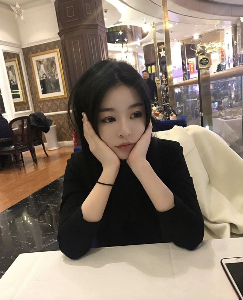 不过马心怡的颜值是非常能打的,不管哪个视角的照片都很漂亮.