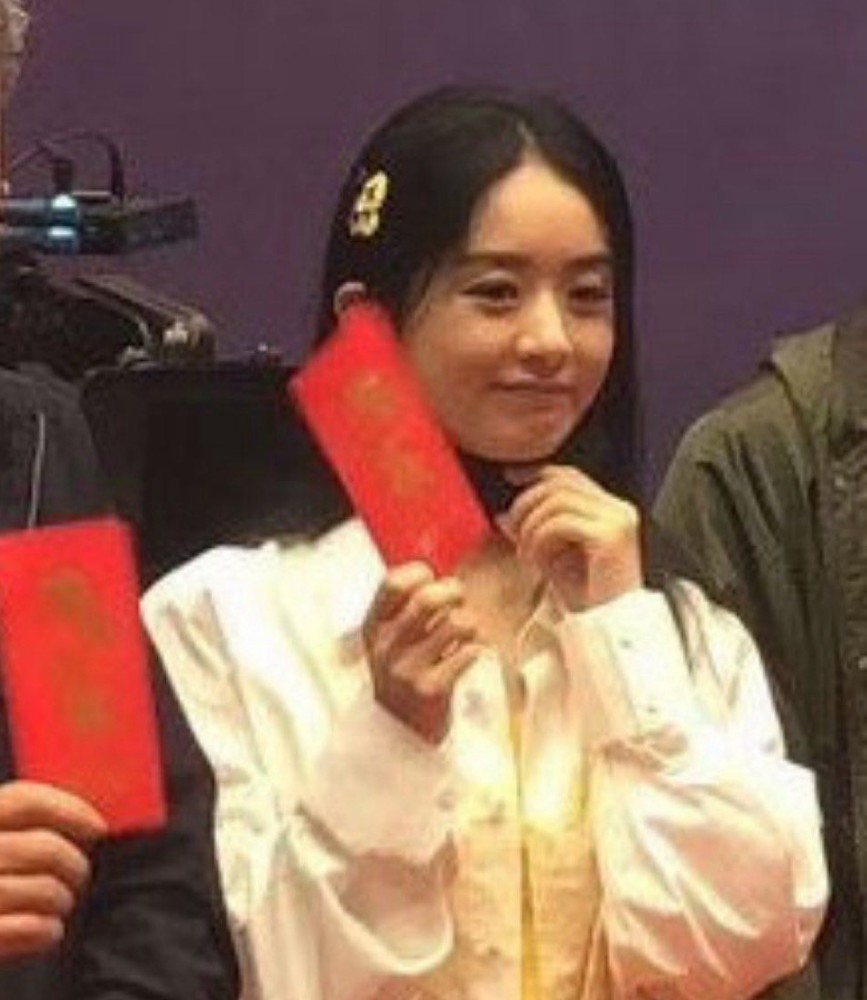 赵丽颖|网友偶遇赵丽颖罗晋拍戏，曝颖宝“特别瘦”，目测身高160厘米