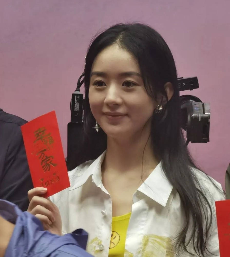 赵丽颖|网友偶遇赵丽颖罗晋拍戏，曝颖宝“特别瘦”，目测身高160厘米