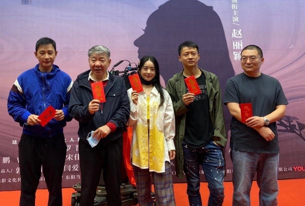 赵丽颖|网友偶遇赵丽颖罗晋拍戏，曝颖宝“特别瘦”，目测身高160厘米