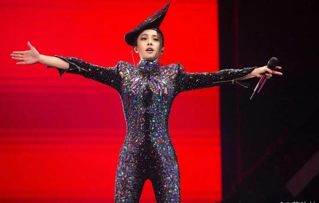 萧亚轩|台湾天后都去哪了？有人沦为走穴歌手，有人却偷偷买下一座岛