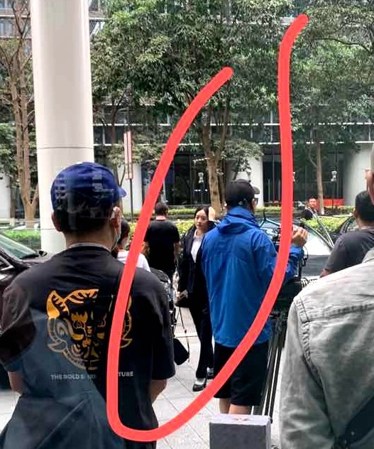 赵丽颖|网友偶遇赵丽颖罗晋拍戏，曝颖宝“特别瘦”，目测身高160厘米