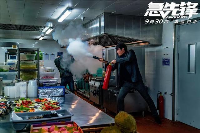 成龙|成龙电影《急先锋》：大哥骨子里的幽默永远都在