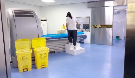 面筋哥|面筋哥确诊肺癌晚期！插呼吸管躺床上身形消瘦，称不知还能活几年